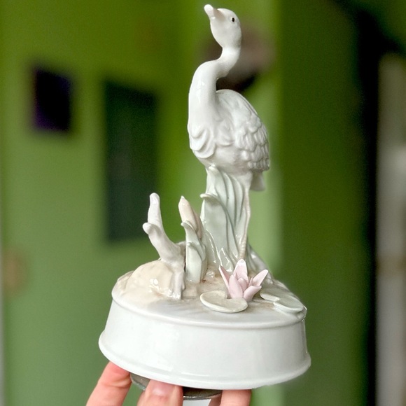 VTG Marsh Bird White Egret Musical Figurine Cottagecore Cabin Accent Decor - Picture 4 of 8